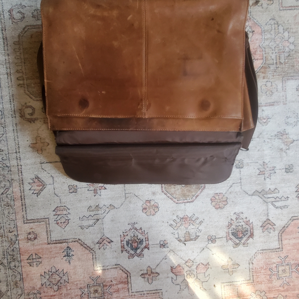 Wilsons Leather Tan and Brown Messenger Bag
